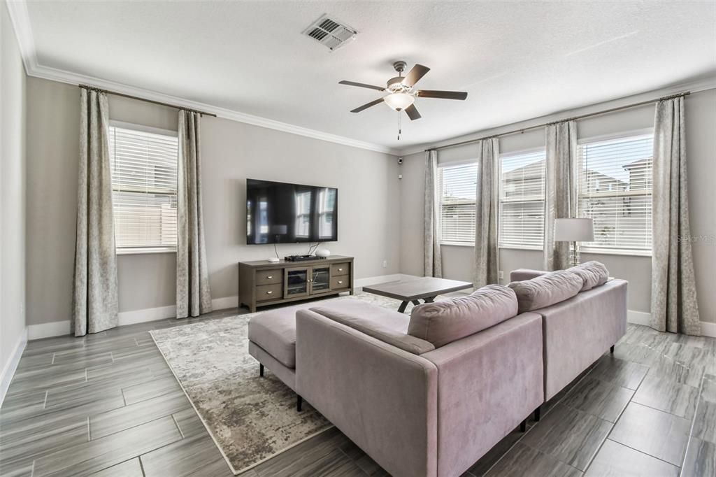 Active With Contract: $425,000 (4 beds, 2 baths, 2775 Square Feet)