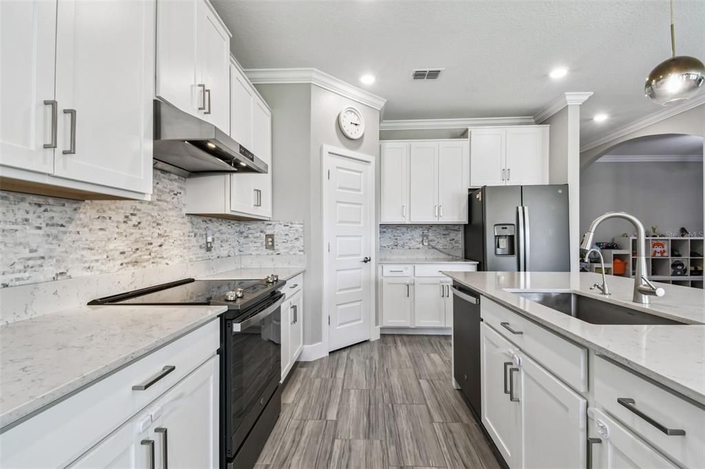 Active With Contract: $425,000 (4 beds, 2 baths, 2775 Square Feet)