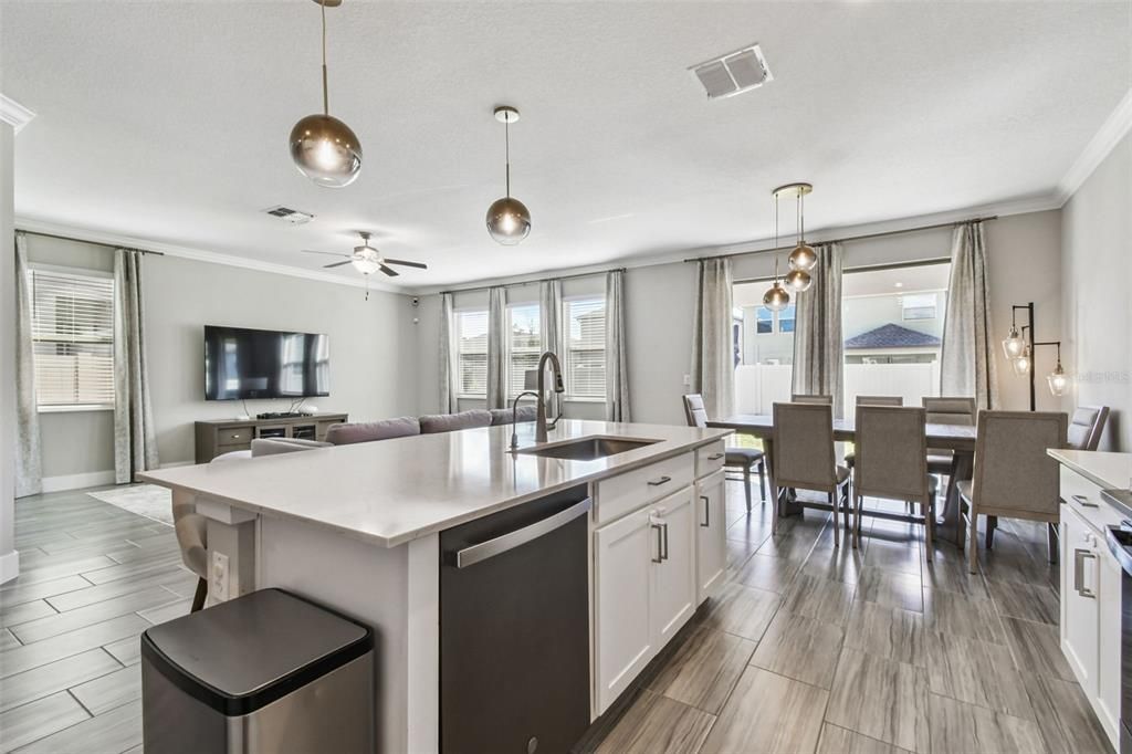 Active With Contract: $425,000 (4 beds, 2 baths, 2775 Square Feet)