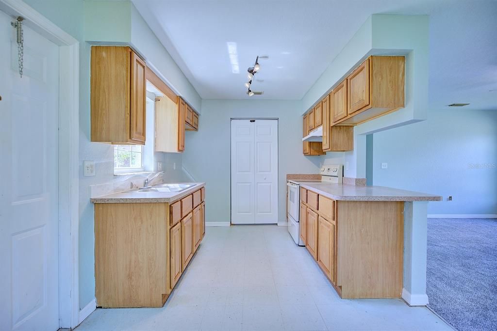 Active With Contract: $210,000 (3 beds, 2 baths, 1125 Square Feet)