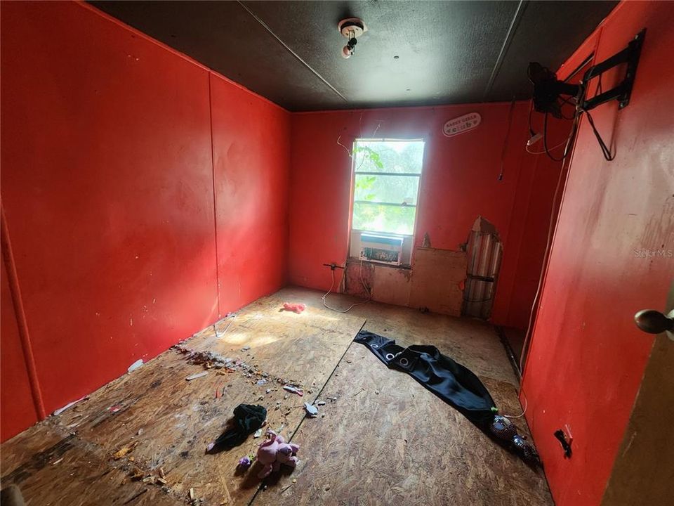 待售: $89,000 (3 贝兹, 2 浴室, 924 平方英尺)