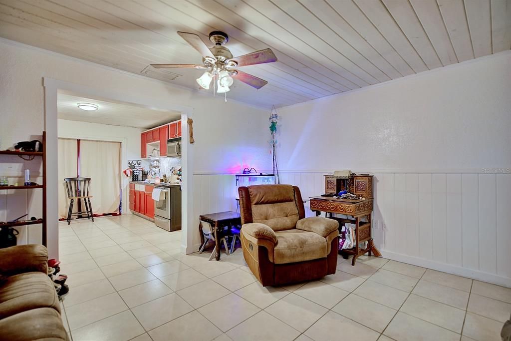 For Sale: $129,000 (2 beds, 1 baths, 830 Square Feet)