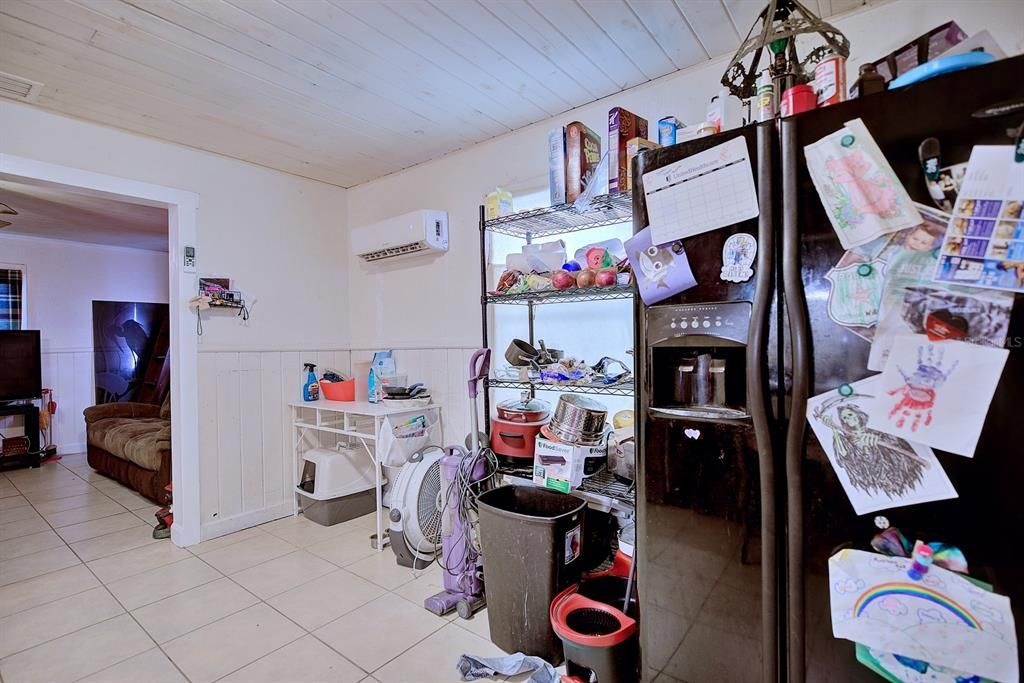 For Sale: $129,000 (2 beds, 1 baths, 830 Square Feet)