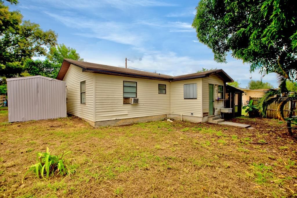 For Sale: $129,000 (2 beds, 1 baths, 830 Square Feet)