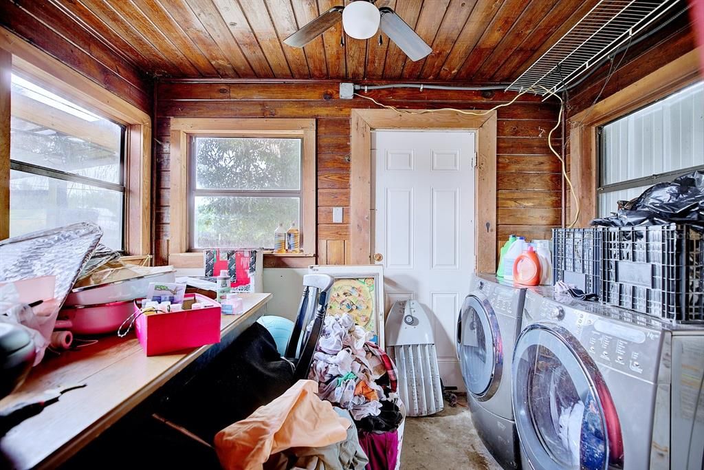 For Sale: $129,000 (2 beds, 1 baths, 830 Square Feet)