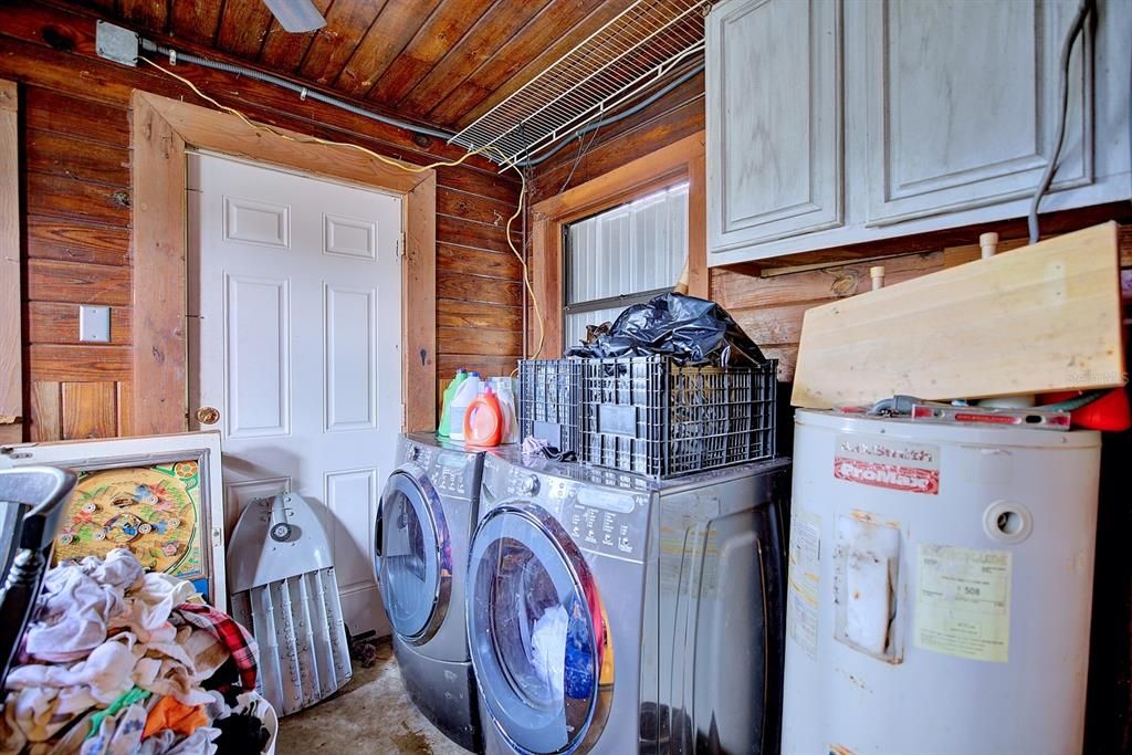 For Sale: $129,000 (2 beds, 1 baths, 830 Square Feet)