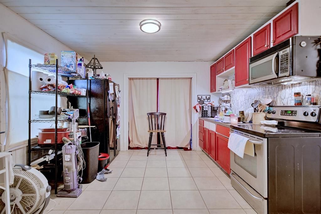 For Sale: $129,000 (2 beds, 1 baths, 830 Square Feet)