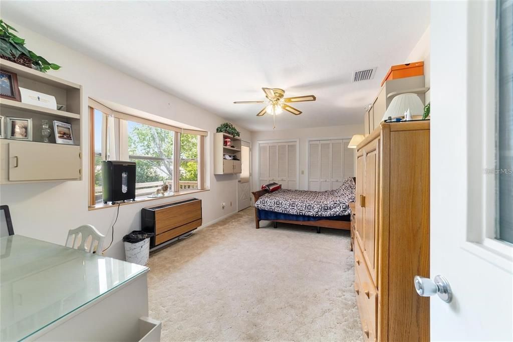 Active With Contract: $190,000 (3 beds, 1 baths, 1545 Square Feet)