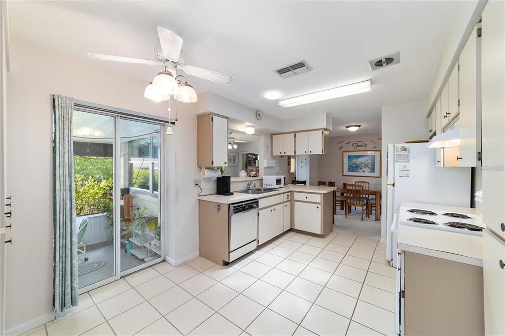 Active With Contract: $190,000 (3 beds, 1 baths, 1545 Square Feet)