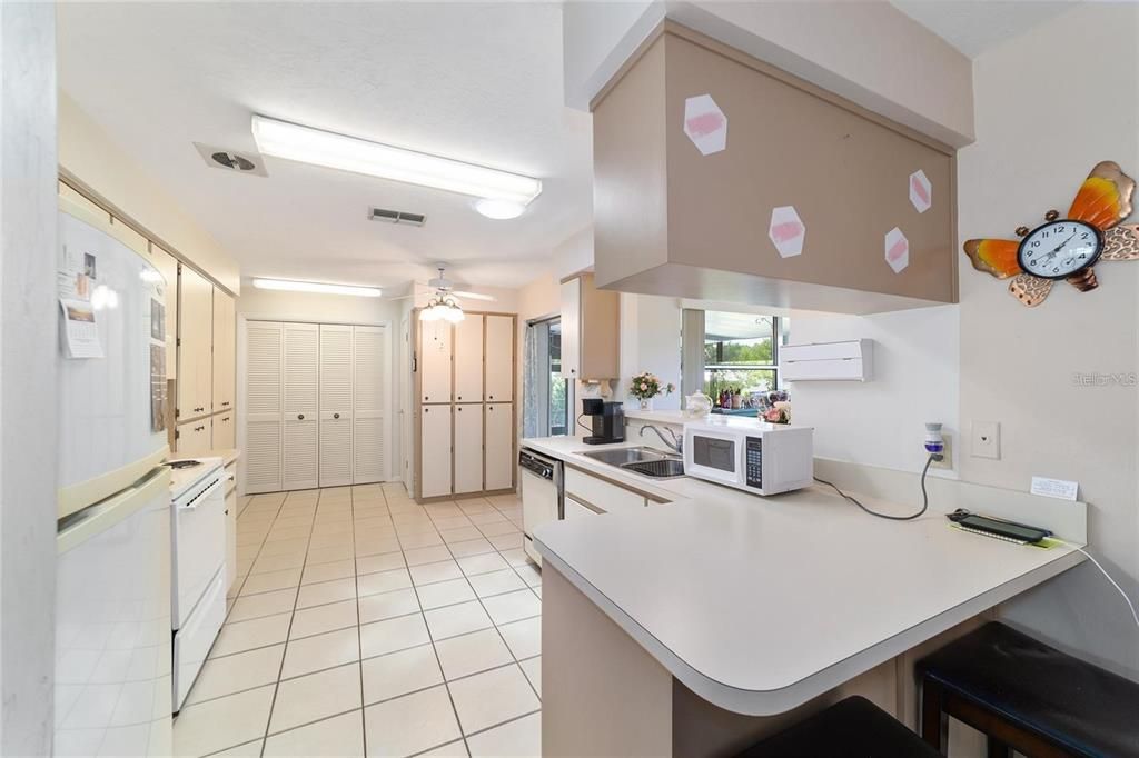 Active With Contract: $190,000 (3 beds, 1 baths, 1545 Square Feet)