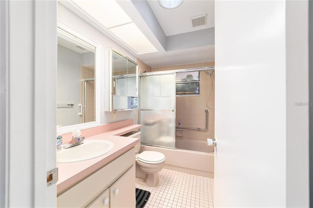 Active With Contract: $190,000 (3 beds, 1 baths, 1545 Square Feet)