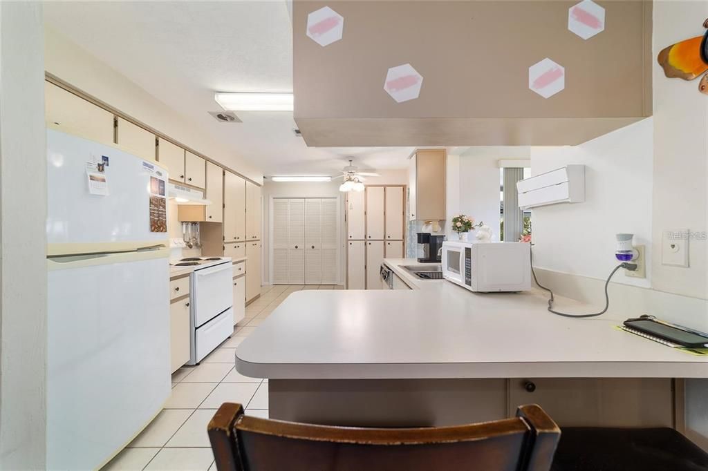 Active With Contract: $190,000 (3 beds, 1 baths, 1545 Square Feet)