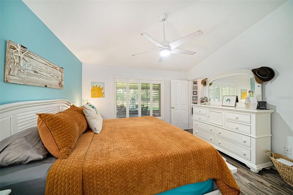 For Sale: $370,000 (3 beds, 2 baths, 1465 Square Feet)