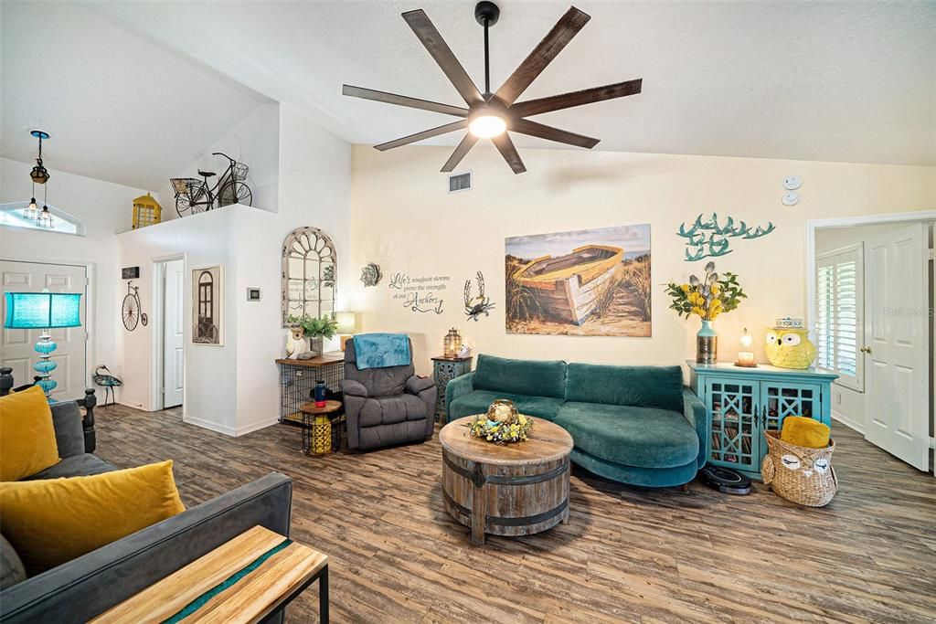 For Sale: $370,000 (3 beds, 2 baths, 1465 Square Feet)