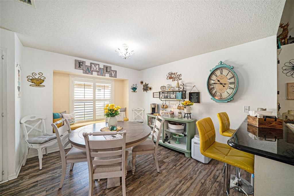 For Sale: $370,000 (3 beds, 2 baths, 1465 Square Feet)