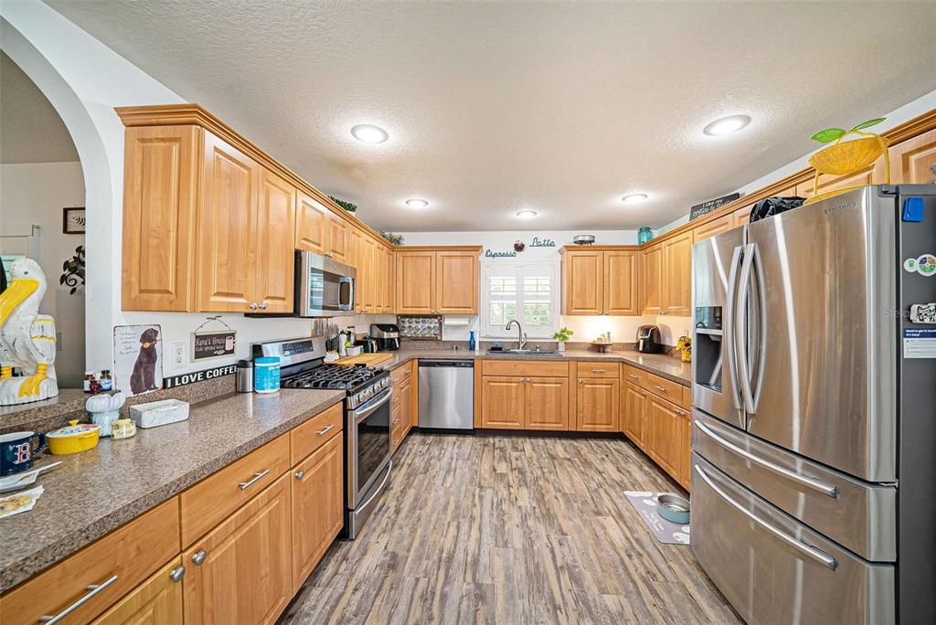 For Sale: $370,000 (3 beds, 2 baths, 1465 Square Feet)