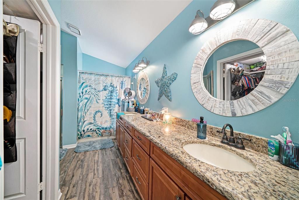 For Sale: $370,000 (3 beds, 2 baths, 1465 Square Feet)