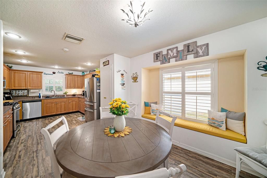 For Sale: $370,000 (3 beds, 2 baths, 1465 Square Feet)