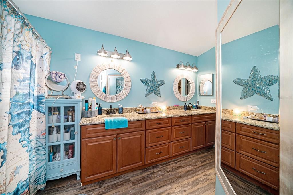 For Sale: $370,000 (3 beds, 2 baths, 1465 Square Feet)