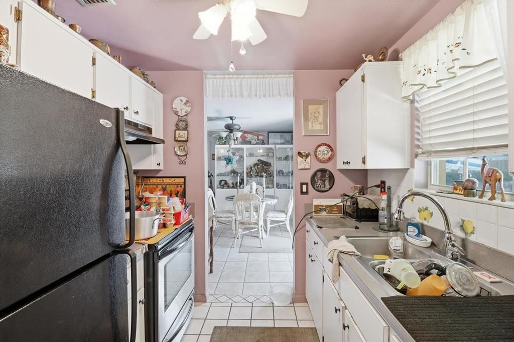 Под контрактом: $199,900 (2 спален, 2 ванн, 1025 Квадратных фут)