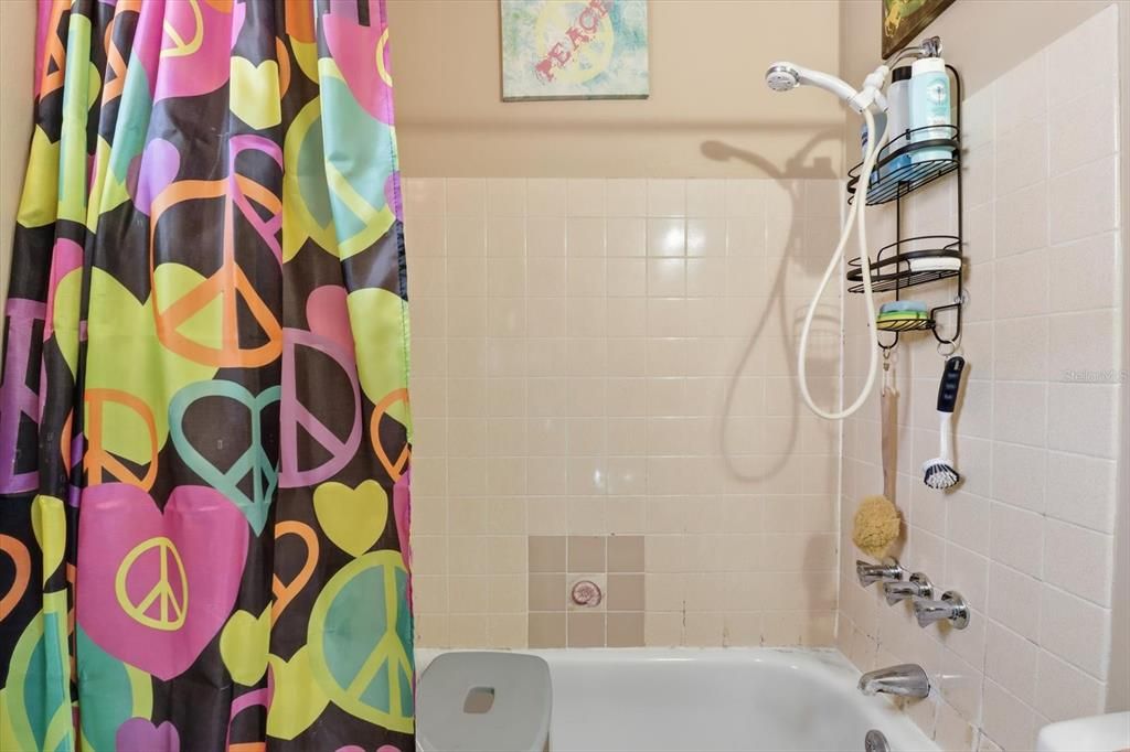 Под контрактом: $199,900 (2 спален, 2 ванн, 1025 Квадратных фут)