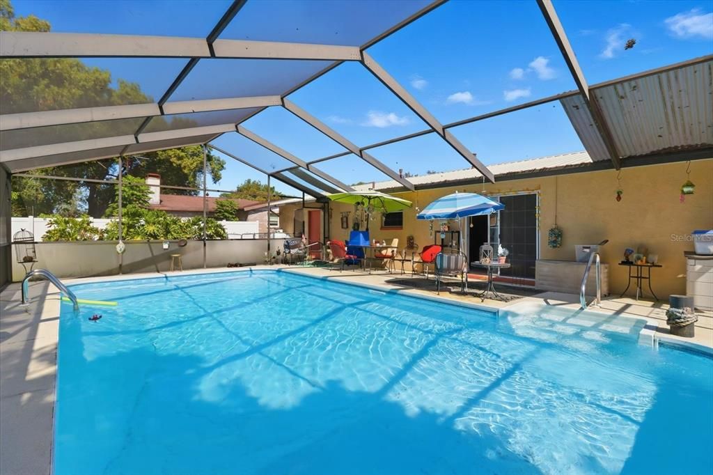 Под контрактом: $199,900 (2 спален, 2 ванн, 1025 Квадратных фут)