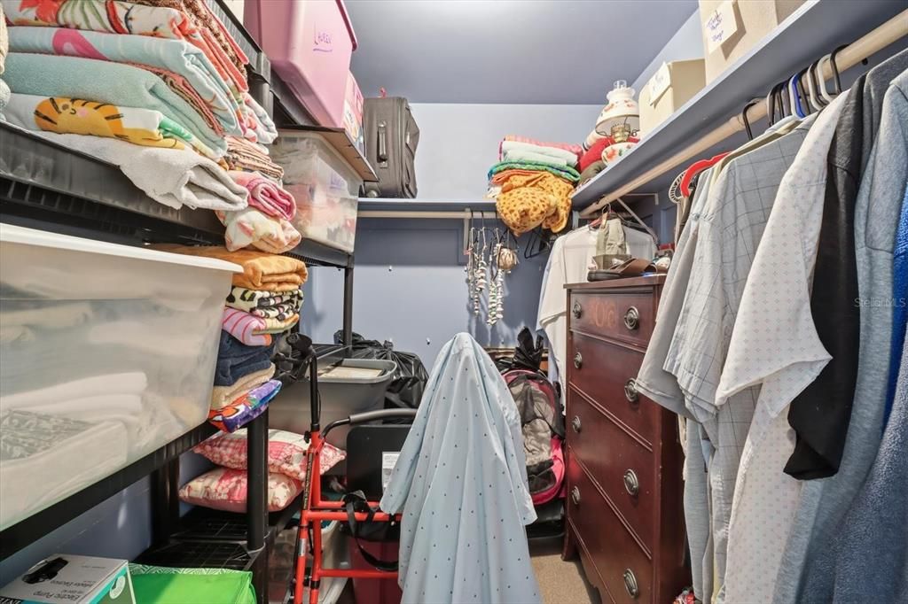 Под контрактом: $199,900 (2 спален, 2 ванн, 1025 Квадратных фут)