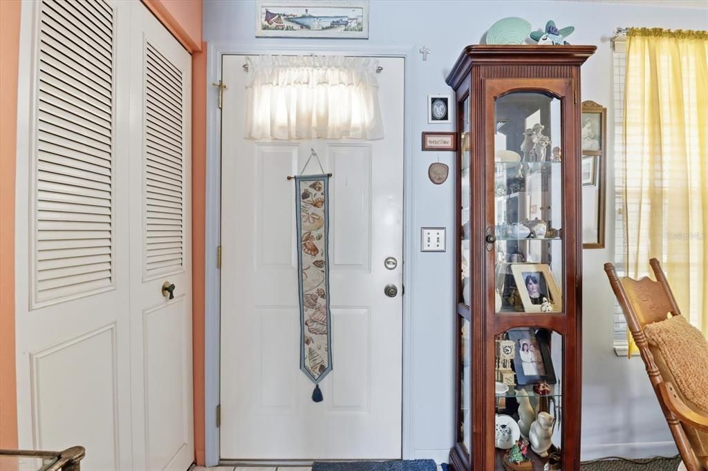 Под контрактом: $199,900 (2 спален, 2 ванн, 1025 Квадратных фут)