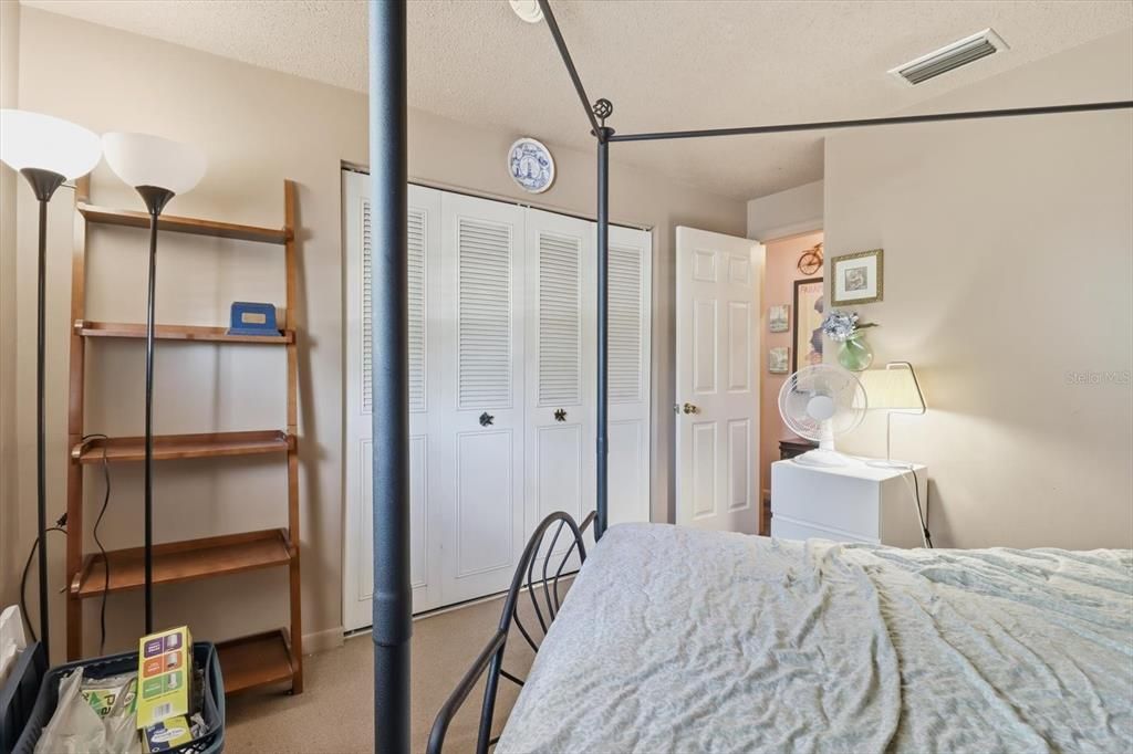 Под контрактом: $199,900 (2 спален, 2 ванн, 1025 Квадратных фут)