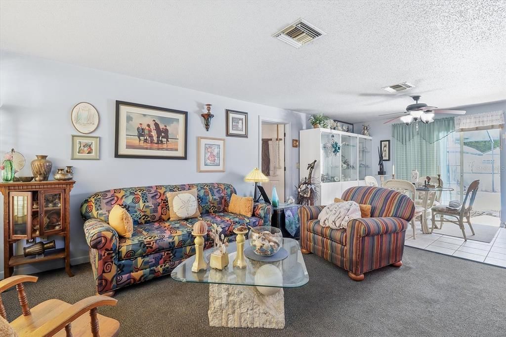 Под контрактом: $199,900 (2 спален, 2 ванн, 1025 Квадратных фут)