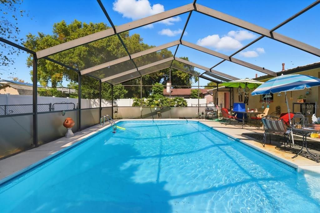 Под контрактом: $199,900 (2 спален, 2 ванн, 1025 Квадратных фут)