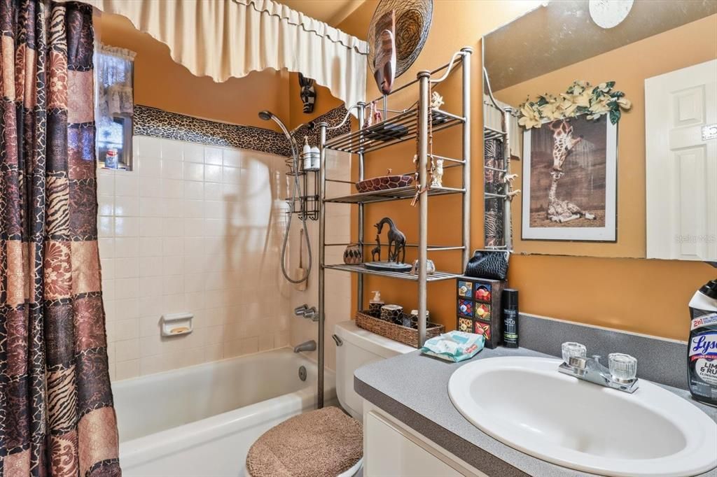 Под контрактом: $199,900 (2 спален, 2 ванн, 1025 Квадратных фут)