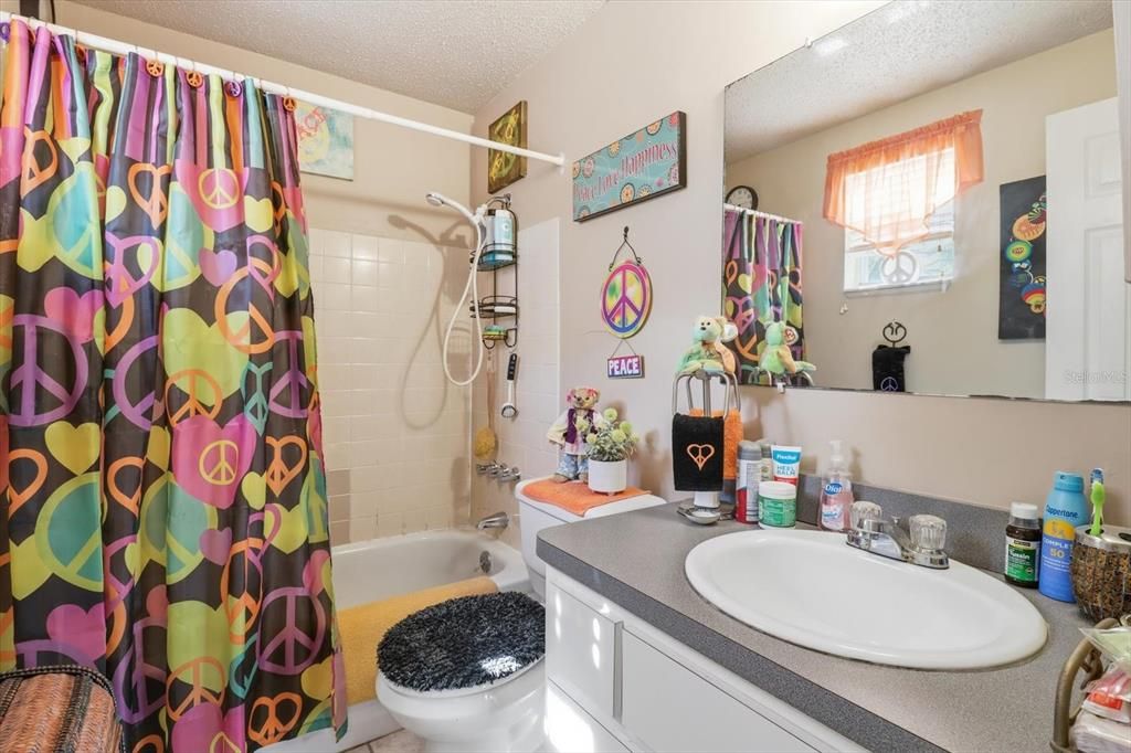 Под контрактом: $199,900 (2 спален, 2 ванн, 1025 Квадратных фут)