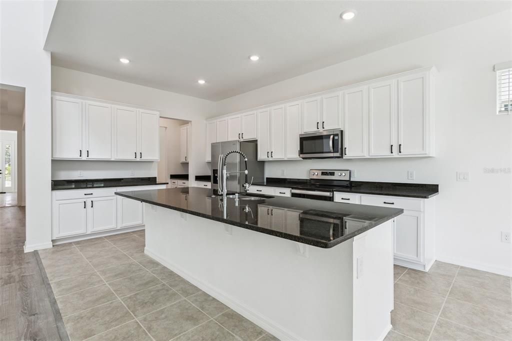 For Sale: $1,050,000 (5 beds, 3 baths, 4305 Square Feet)