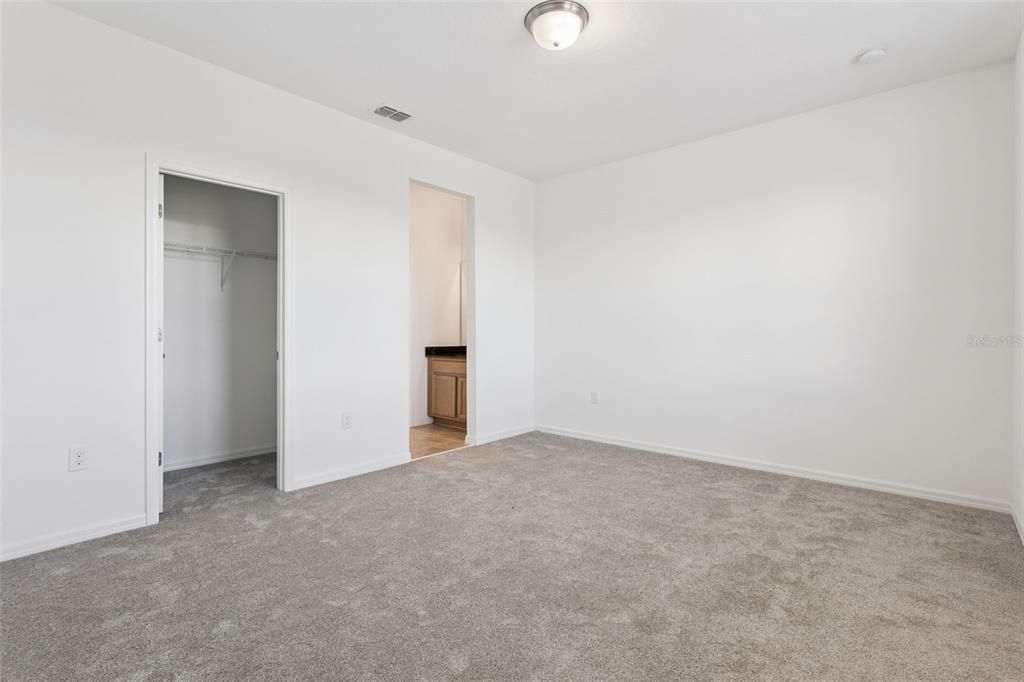 For Sale: $1,050,000 (5 beds, 3 baths, 4305 Square Feet)