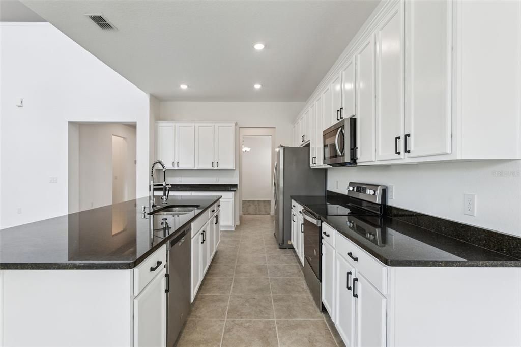 For Sale: $1,050,000 (5 beds, 3 baths, 4305 Square Feet)