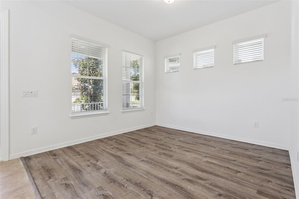 For Sale: $1,050,000 (5 beds, 3 baths, 4305 Square Feet)