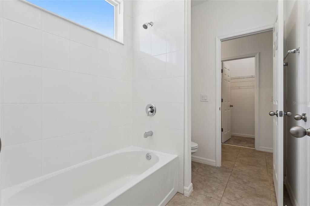 For Sale: $1,050,000 (5 beds, 3 baths, 4305 Square Feet)