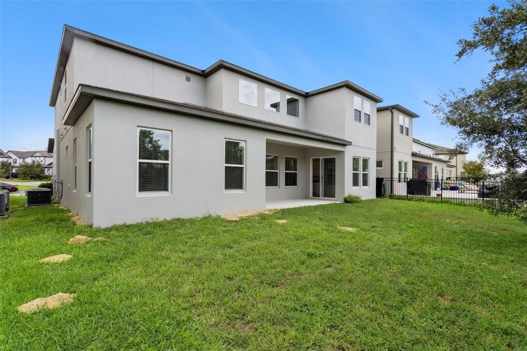 For Sale: $1,050,000 (5 beds, 3 baths, 4305 Square Feet)