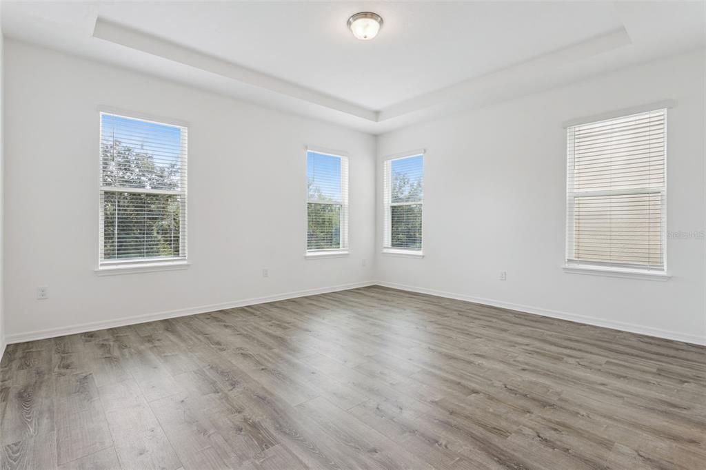 For Sale: $1,050,000 (5 beds, 3 baths, 4305 Square Feet)