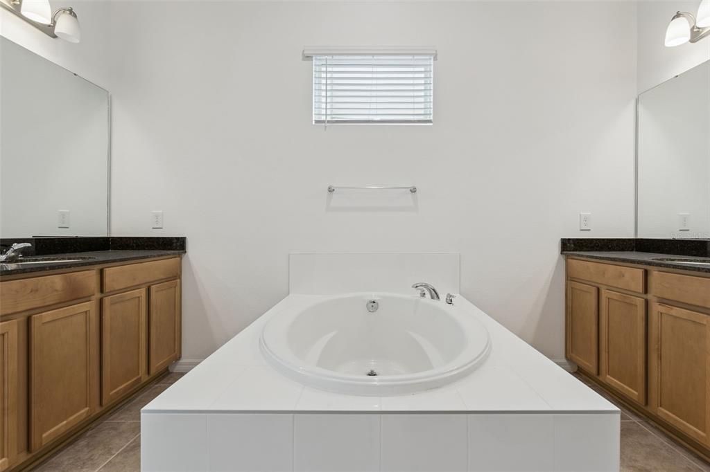 For Sale: $1,050,000 (5 beds, 3 baths, 4305 Square Feet)