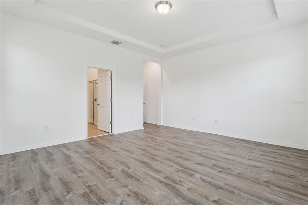 For Sale: $1,050,000 (5 beds, 3 baths, 4305 Square Feet)