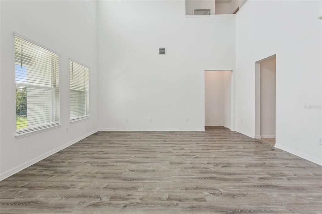 For Sale: $1,050,000 (5 beds, 3 baths, 4305 Square Feet)