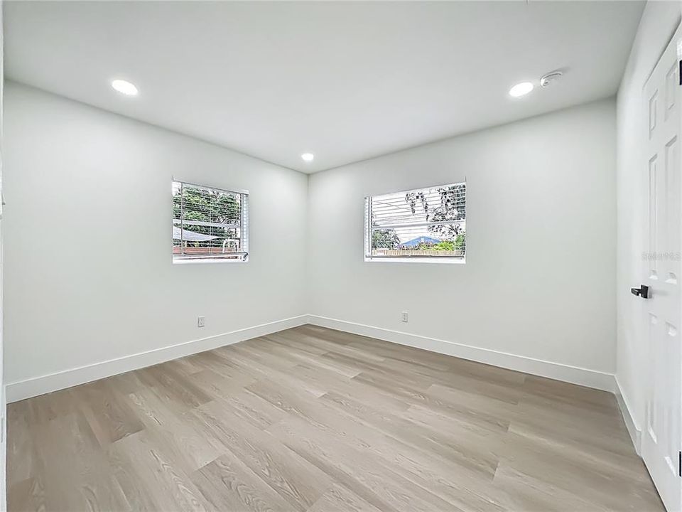 На продажу: $449,000 (2 спален, 1 ванн, 1039 Квадратных фут)