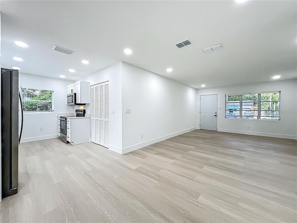 На продажу: $449,000 (2 спален, 1 ванн, 1039 Квадратных фут)