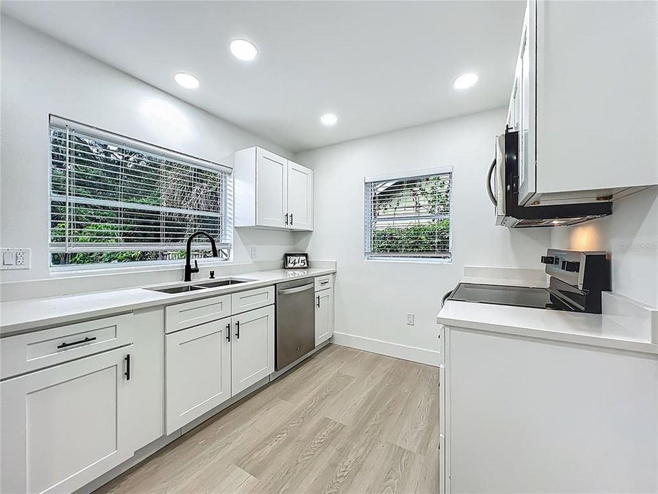 На продажу: $449,000 (2 спален, 1 ванн, 1039 Квадратных фут)