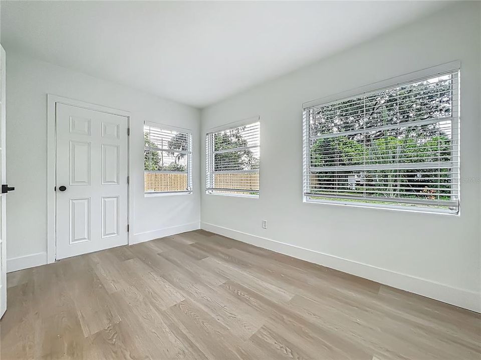 На продажу: $449,000 (2 спален, 1 ванн, 1039 Квадратных фут)