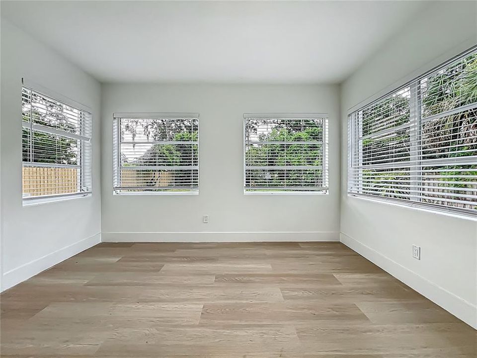 На продажу: $449,000 (2 спален, 1 ванн, 1039 Квадратных фут)