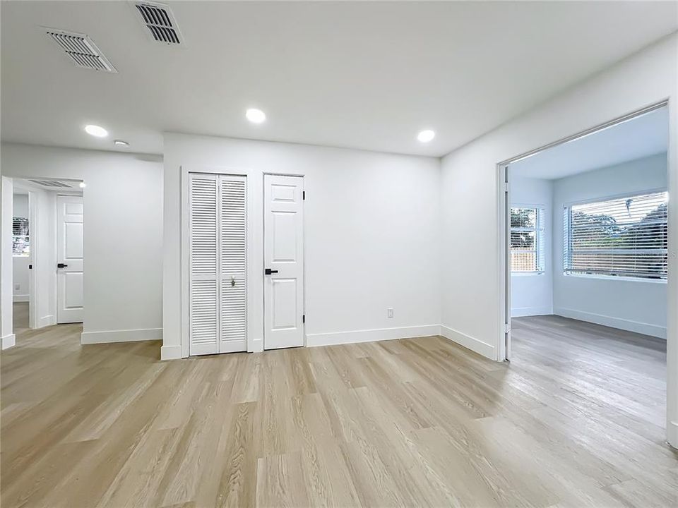 На продажу: $449,000 (2 спален, 1 ванн, 1039 Квадратных фут)