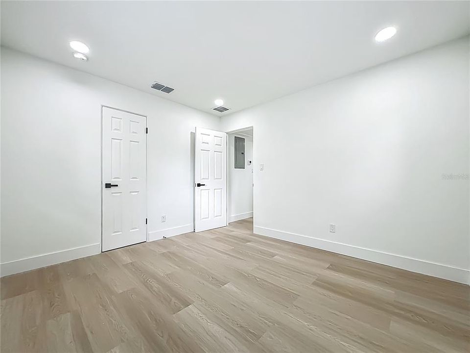 На продажу: $449,000 (2 спален, 1 ванн, 1039 Квадратных фут)